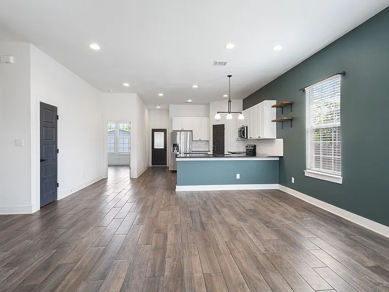 534 Rigsby Ave — Photo 6