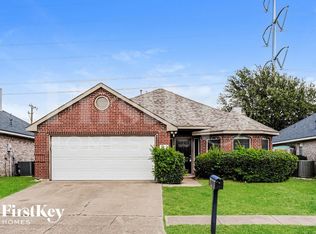 5621 Wellston Dr, Arlington, TX 76018