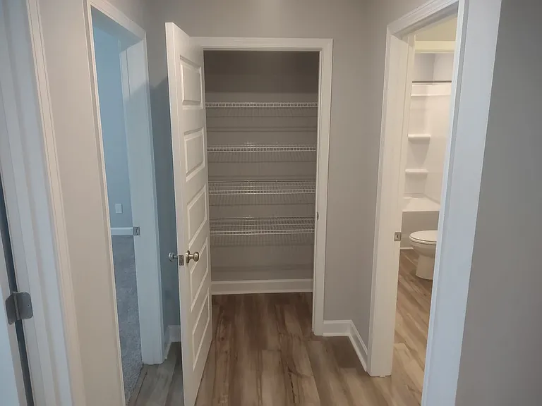 1031 Ashcroft Cir — Photo 36