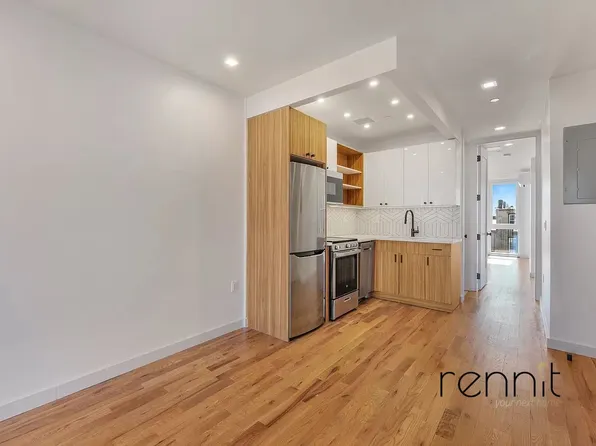 770 Lexington Avenue image 1 of 28