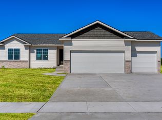921 Ballard Dr, Huxley, IA 50124