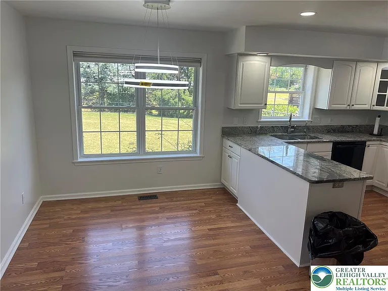 2593 Halleck Dr — Photo 7