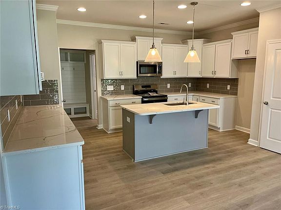 3rd image of 3590 Townland Cir