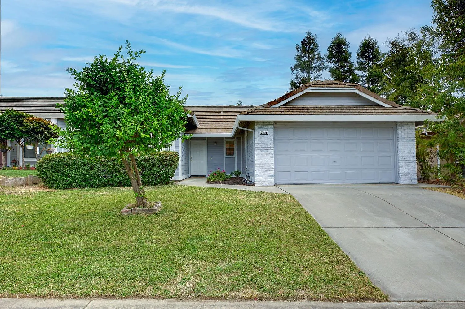 3120 Pepperridge Dr photo 1