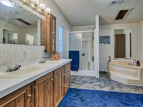5th image of 10433 Oakwood Ter