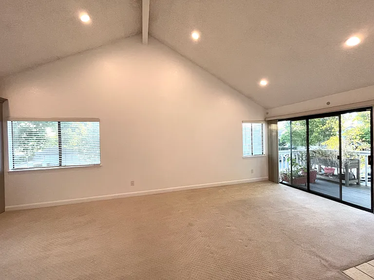 5015 Shalimar Cir — Photo 6