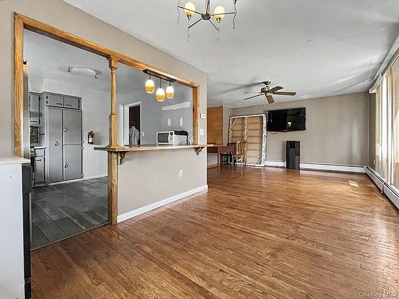 3rd image of 225 Monhagen Avenue