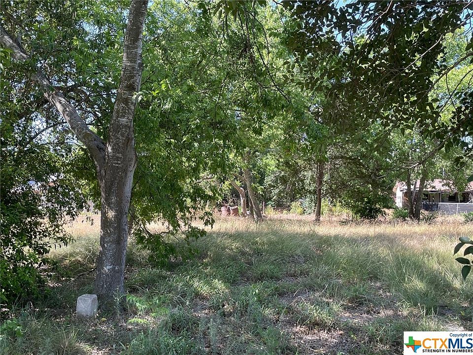 1st image of 1031 W New Braunfels St