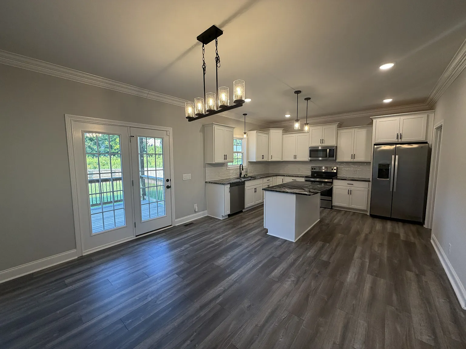 3 bed, 2.5 bath, 2200 sqft, $2,000 — Photo 3