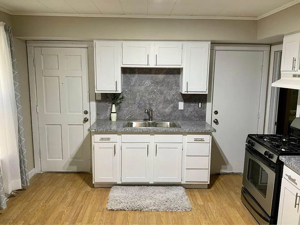 2 bed, 830 sqft, $1,595 — Photo 2