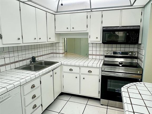 5th image of 300 Galen Dr APT 206