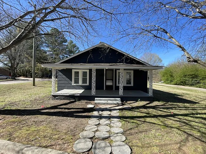 322 E Perry Ave — Photo 3