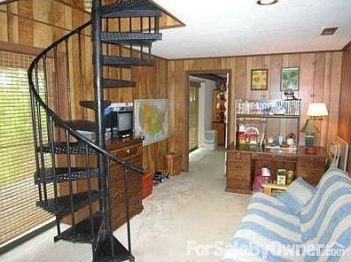 Den
						:
						Den