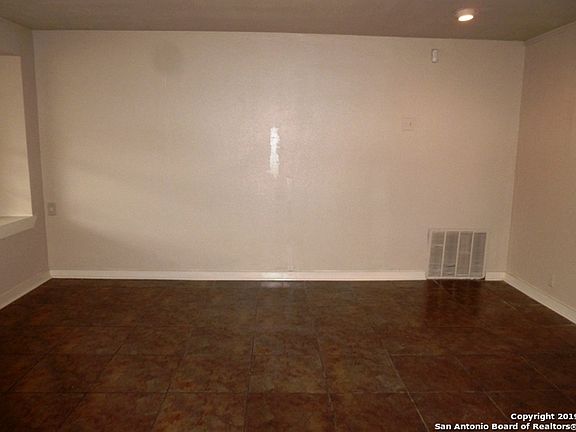 4th image of 135 Peach Valley Dr