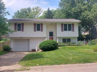 2003 Sunnyslope Dr, Red Oak, IA 51566