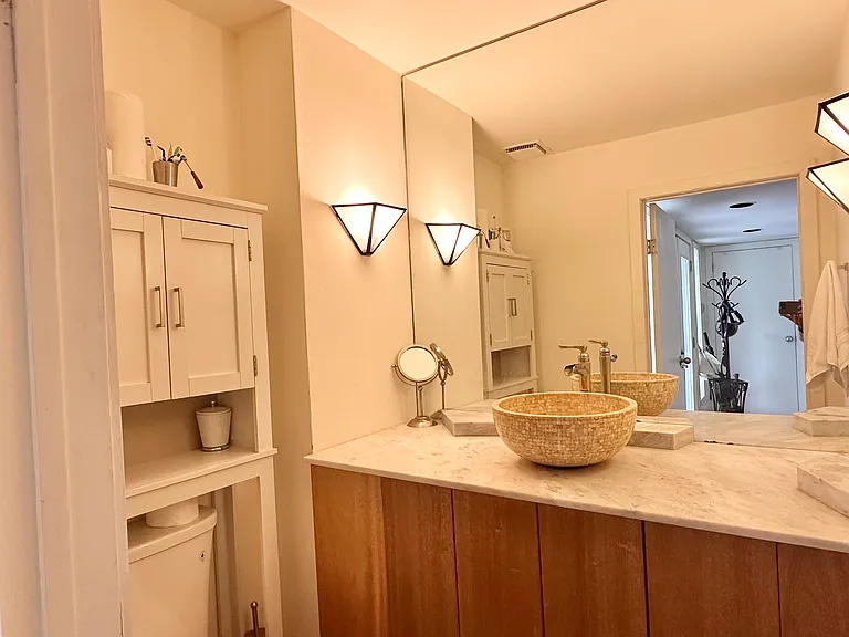 221 N Magee St — Photo 11