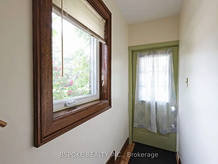 68 Roxton Rd #UPPER — Photo 3