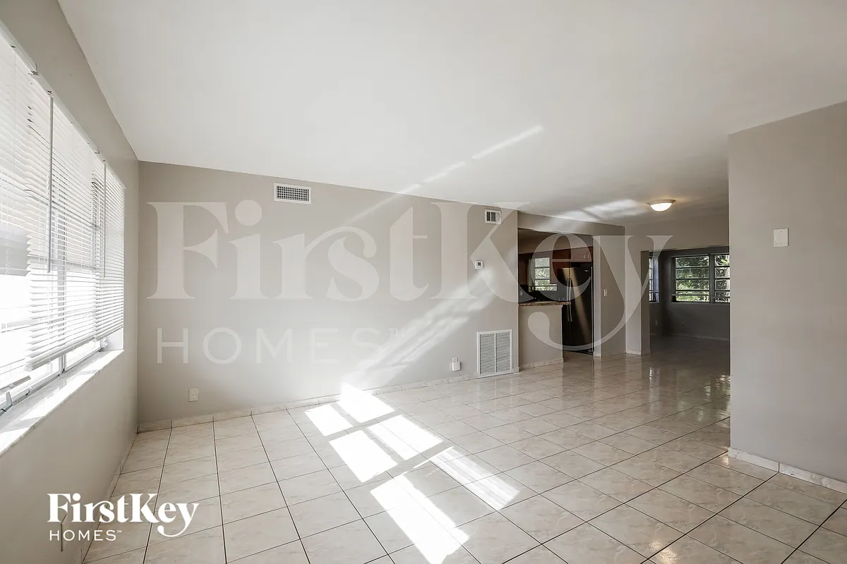 Building Photo - 621 SW 69th Ter
