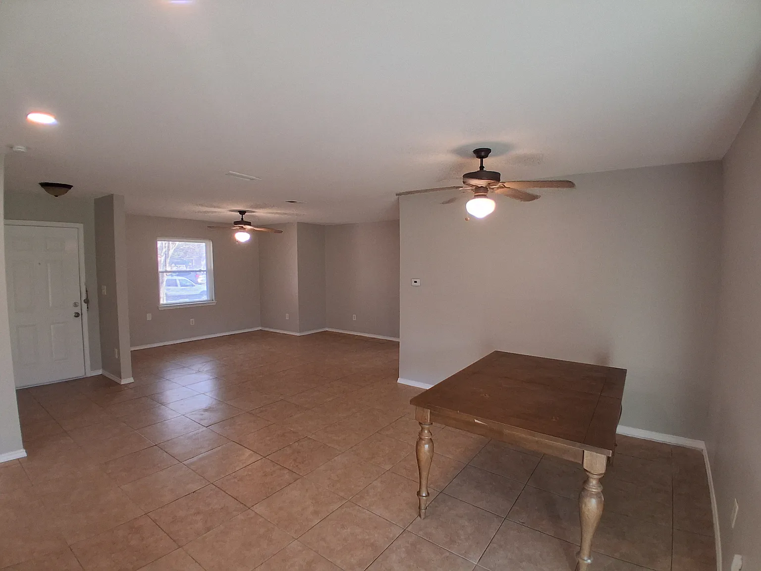 3 bed, 1216 sqft, $1,845 — Photo 3