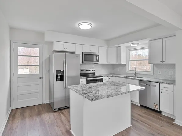 115 Deerwood Dr, Charlottesville, VA 22911