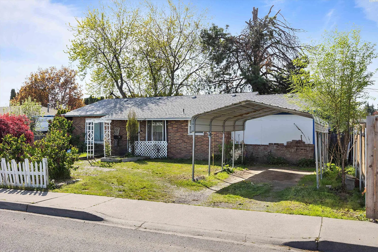 1304 W 5th St photo 1