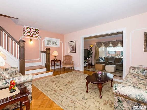 3rd image of 292 E Chester St