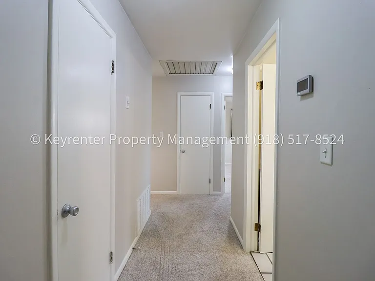 953 E 37th St S — Photo 20