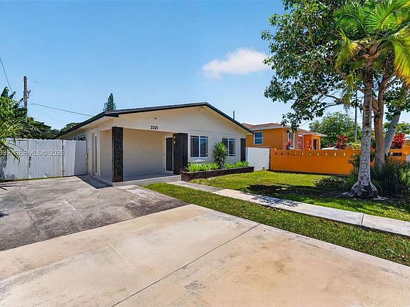 3rd image of 2221 NW 170th St