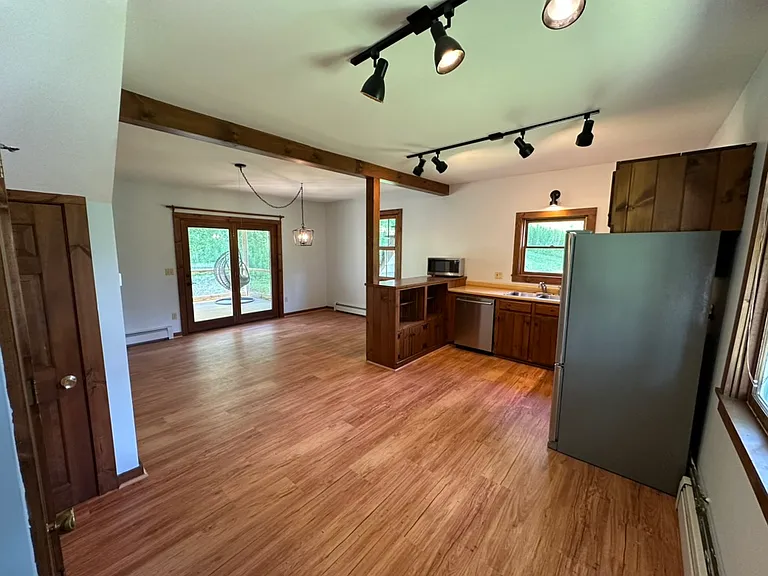 Kitchen & Dining