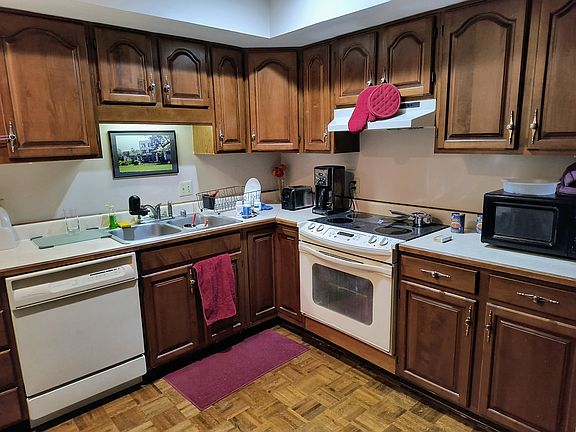 3rd image of 3516 Creekwood Dr