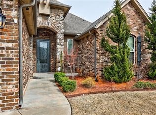 2913 SE 5th St, Moore, OK 73160