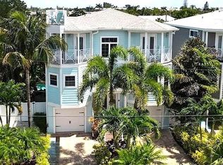 130 50th St, Holmes Beach, FL 34217