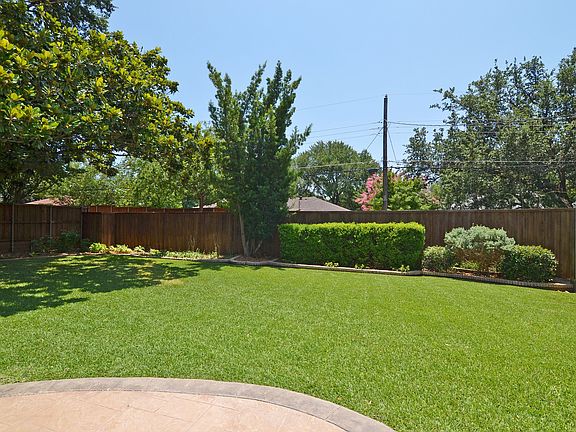 32BACKYARD.JPG