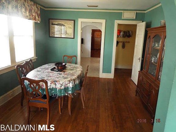 3rd image of 1110 Belleville Ave