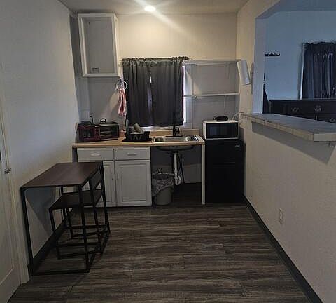 2nd image of 1211 Gladstone Ave #A
