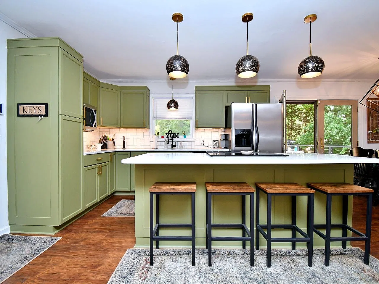 404 Jameson Dr — Photo 2