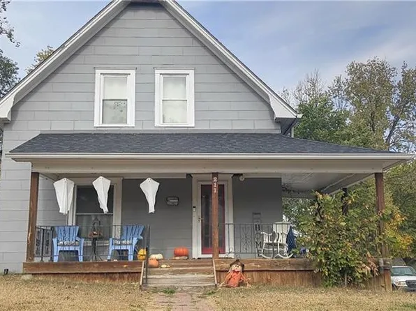 211 E Insley Ave, Bonner Springs, KS 66012