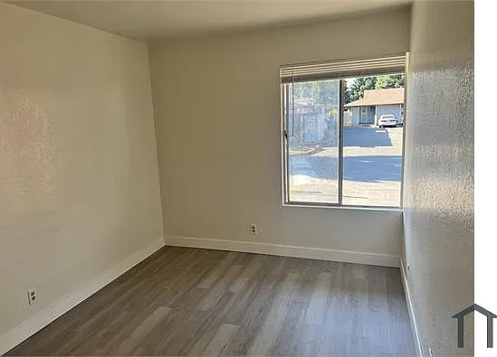 3 bed, 1086 sqft, $3,234 — Photo 4