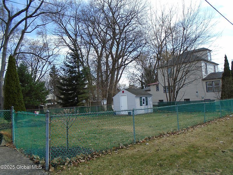 4th image of 114 Chiswell Road