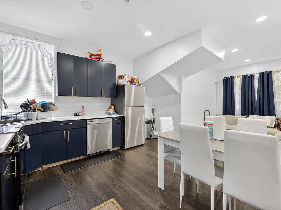 528 Charles St #1A