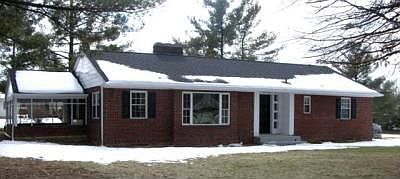 2nd image of 278 E Lee St