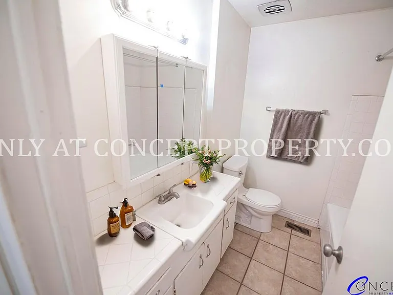 425 E 3rd Ave — Photo 6