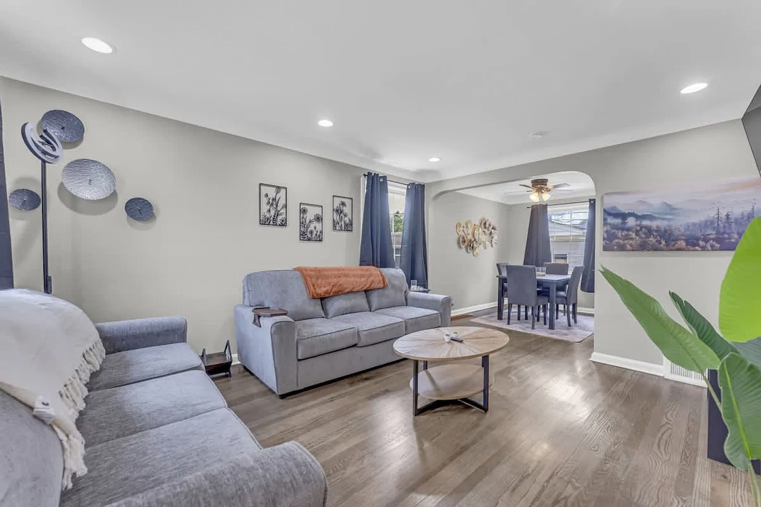 2 bed, 1.0 bath, 1065 sqft, $2,271 — Photo 2