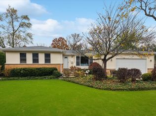 1440 Bayberry Ln, Deerfield, IL 60015