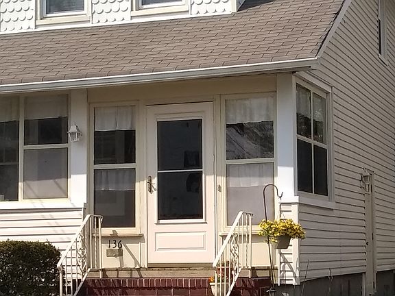 4th image of 136 Lakeside Dr