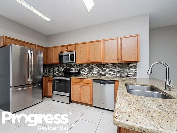 5th image of 215 Banbury Pl