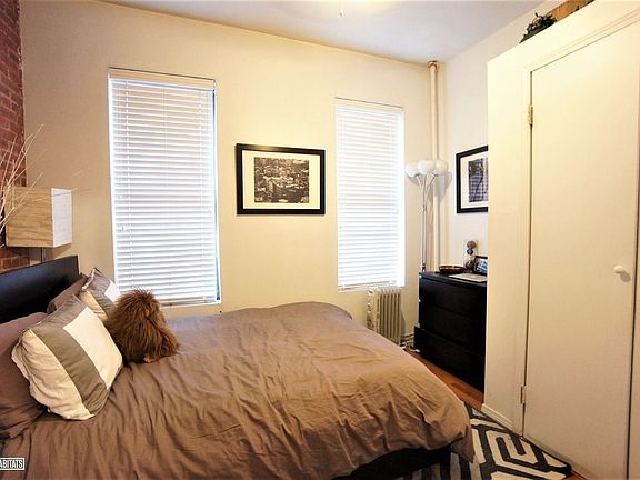 4th image of 330 W 43rd St APT 14