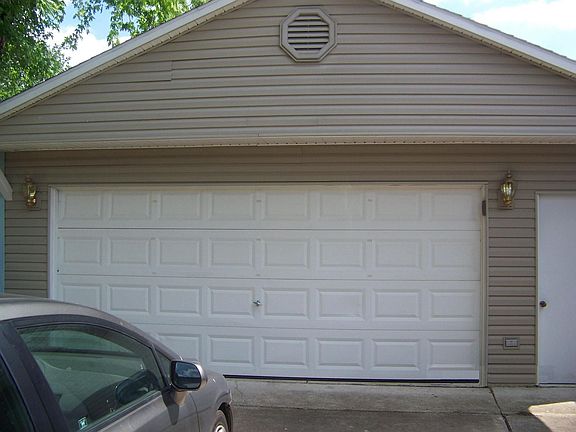 2 car detached garage