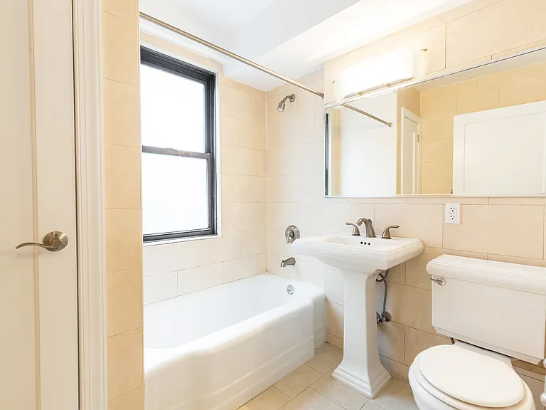 141 E 33rd St #3E — Photo 8