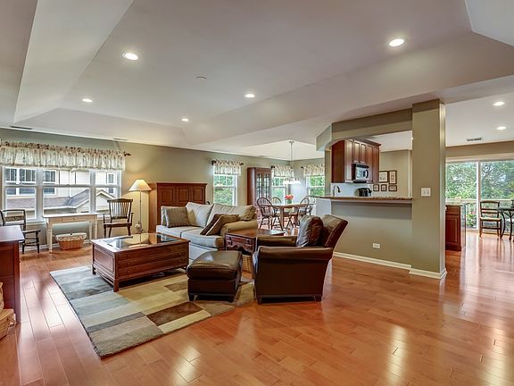 3rd image of 1926 Crenshaw Cir